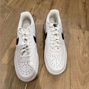 Nike White and Black Women's Sneakers